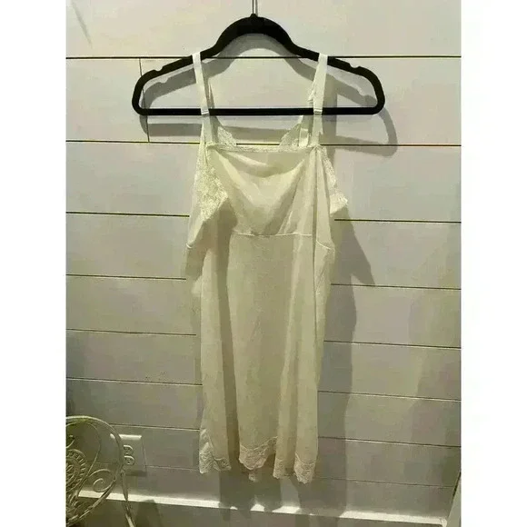 Vintage Deena Fine Lingerie Off White Lace and Eyelet Slip,  size 40 - Picture 6 of 9
